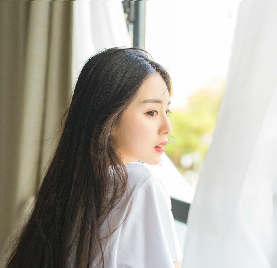 “不行，今日我一定要见到主公！”刘璝冷哼一声，厉声喝道，说着就要往里闯，几名守卫不依，双方在刺史府外纠缠在一起。
